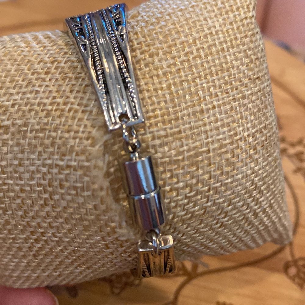 NWOT Button Bracelet - Picture 5 of 9